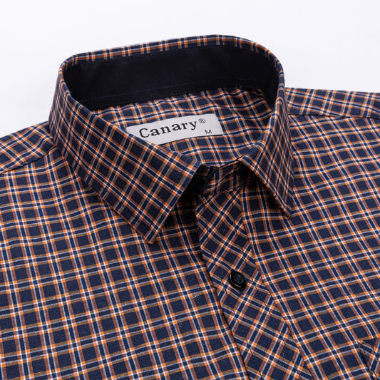 Közelkép egy elegáns kockás ingről M-4xl