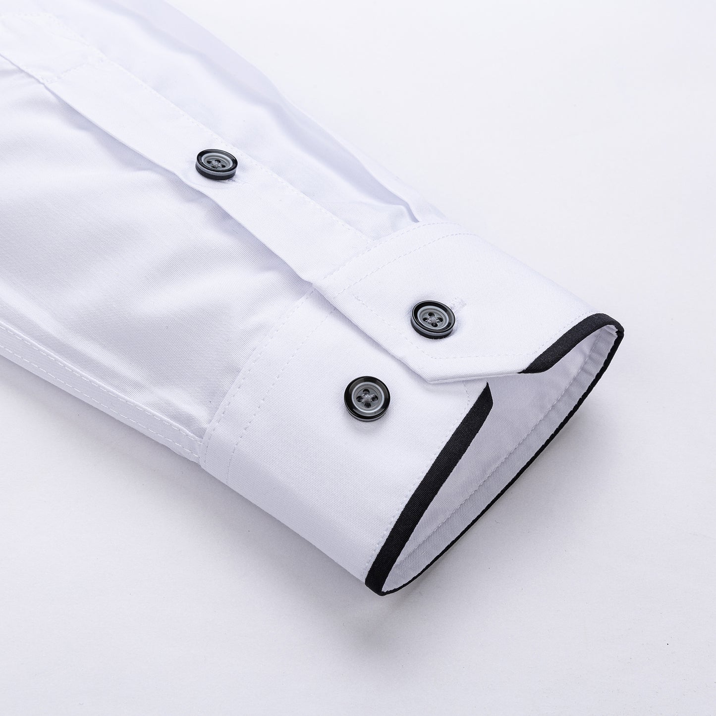 fehér ing fekete mandzsetta részlet