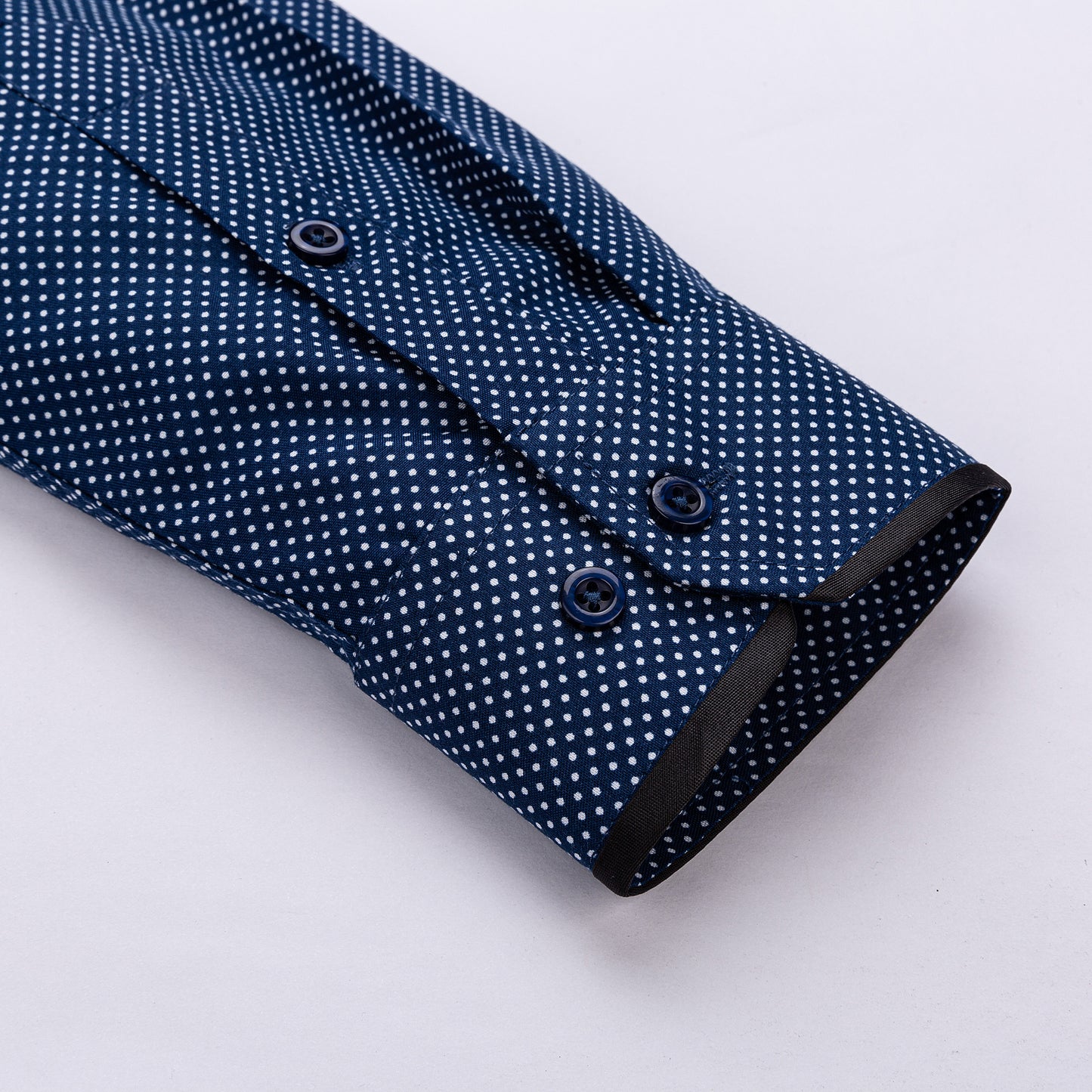 kék pöttyös férfi ing mandzsetta részlet