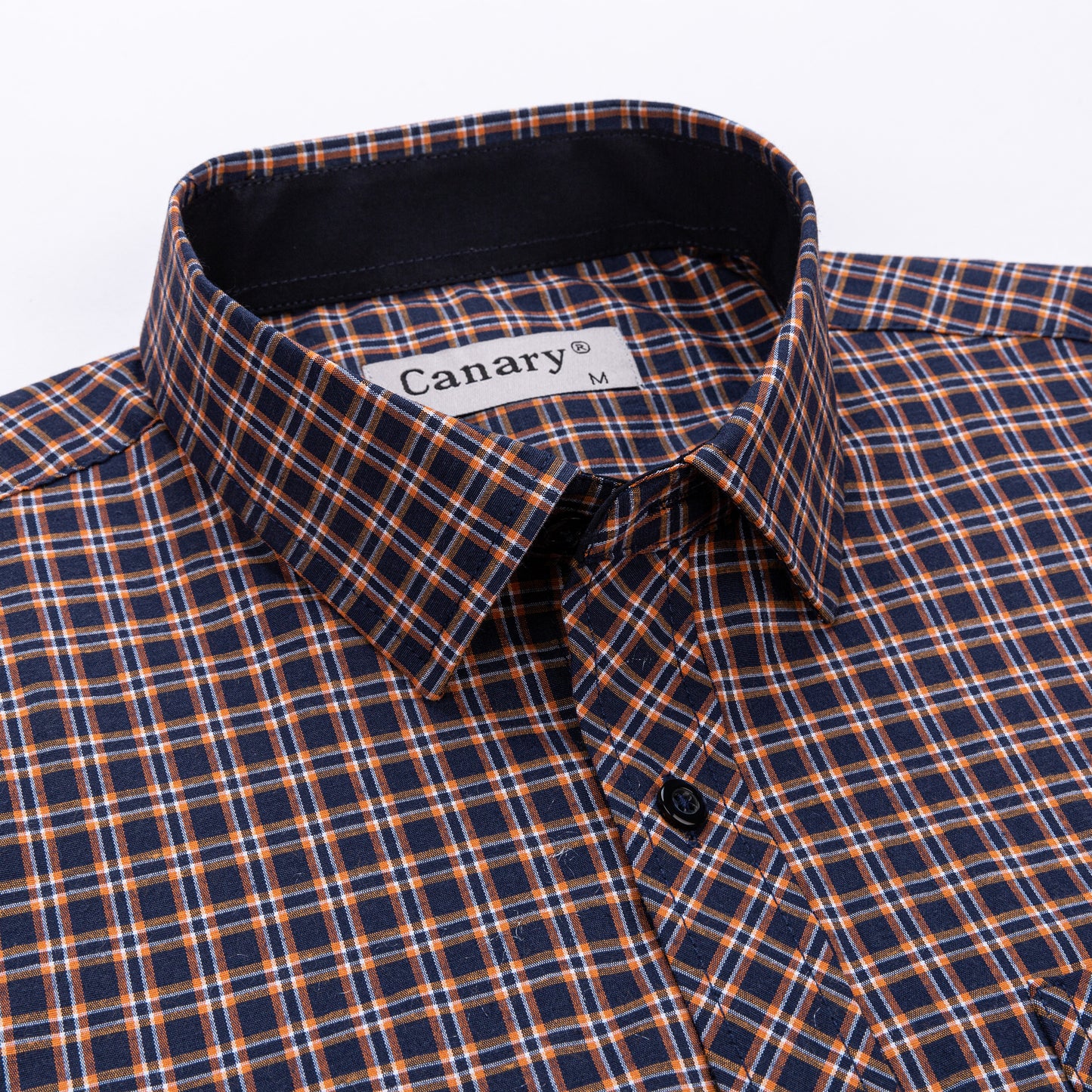 Közelkép egy elegáns kockás ingről M-4xl