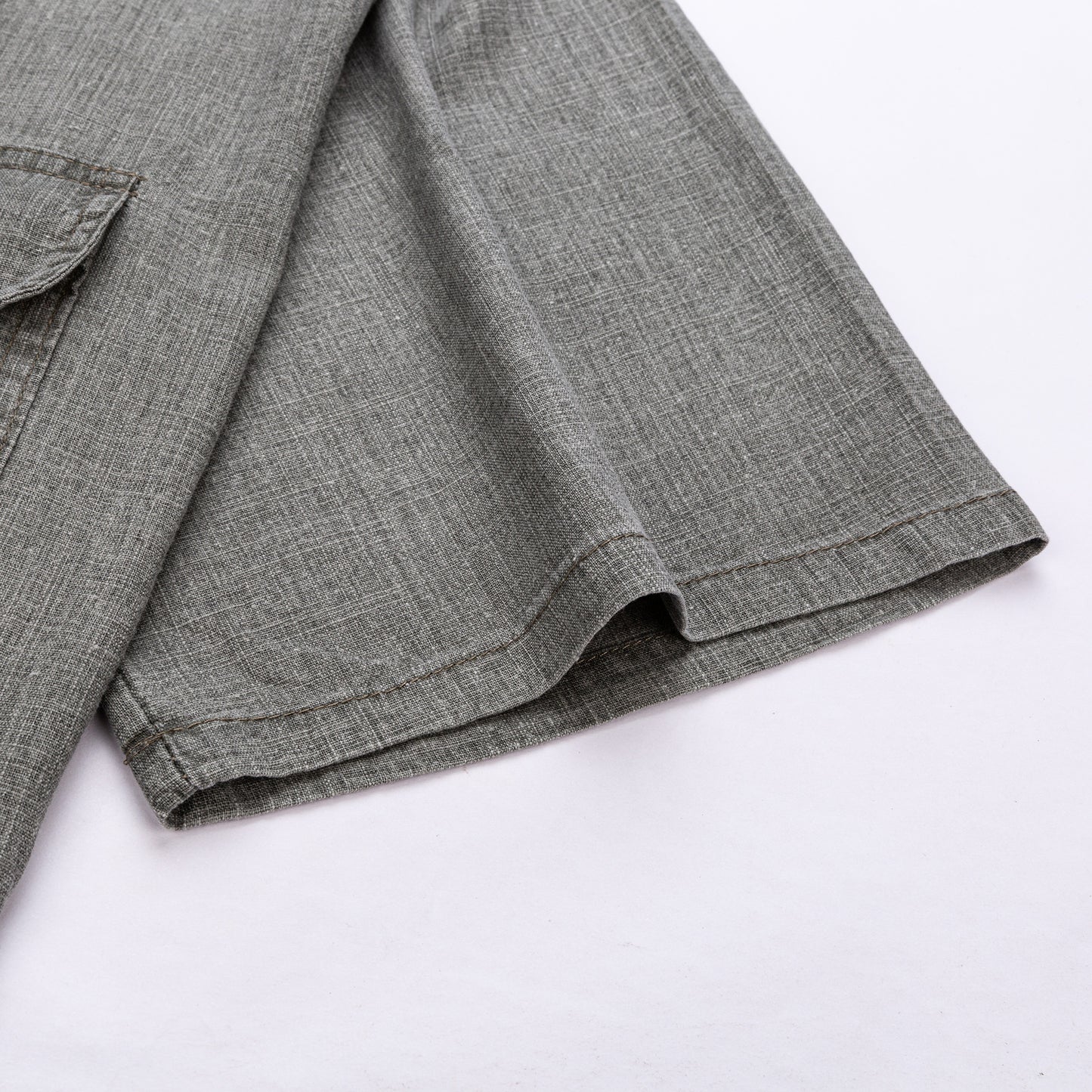 Rovid ujjju közelkép egy elegáns zöld ingről