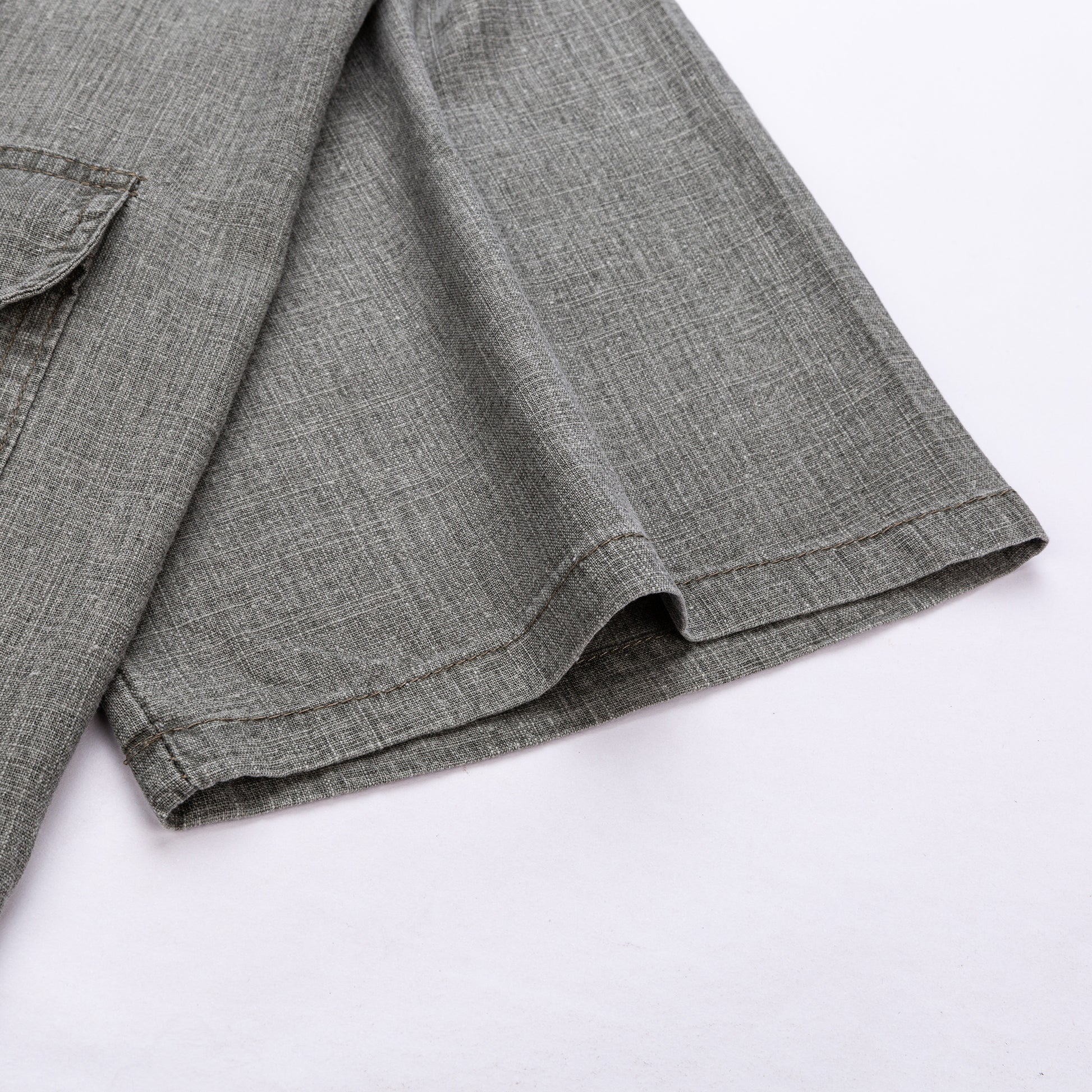 Rovid ujjju közelkép egy elegáns zöld ingről