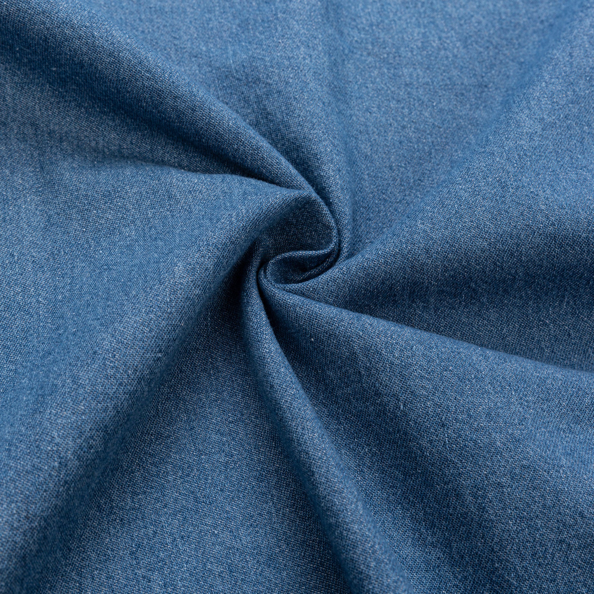 Közel anyagkép egy elegáns kék farmer ingről